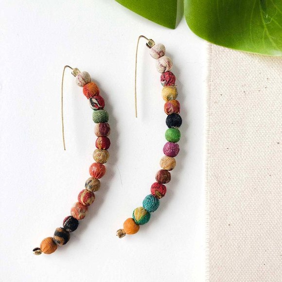 NWT World Finds Kantha Arc Bead Earrings - Picture 2 of 4
